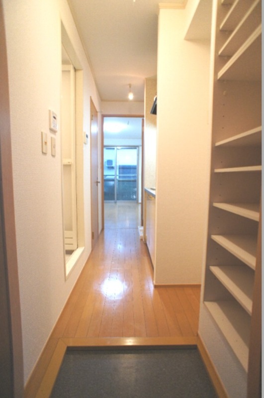 エスペランサ 玄関からの室内です☆