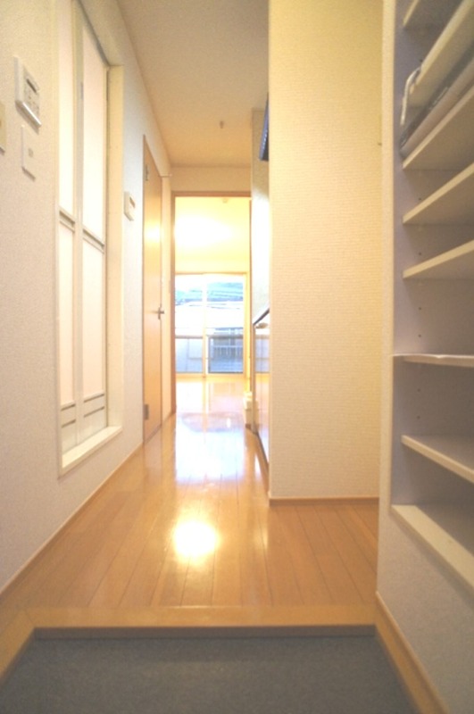 エスペランサ 玄関からの室内です☆