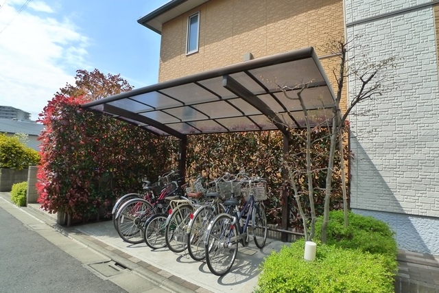 グリーンコート多摩川 屋根付きの無料駐輪場♪各世帯１台