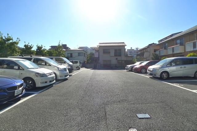 グリーンコート多摩川 建物の前は貸駐車場♪空きは要確認♪